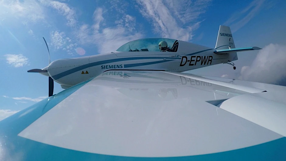 „Extra 330LE“ auf Rekordflug: 337,5 km/h schaffte das elektrische Flugzeug, wenn auch nur mit einem Piloten und ohne Passagier.
