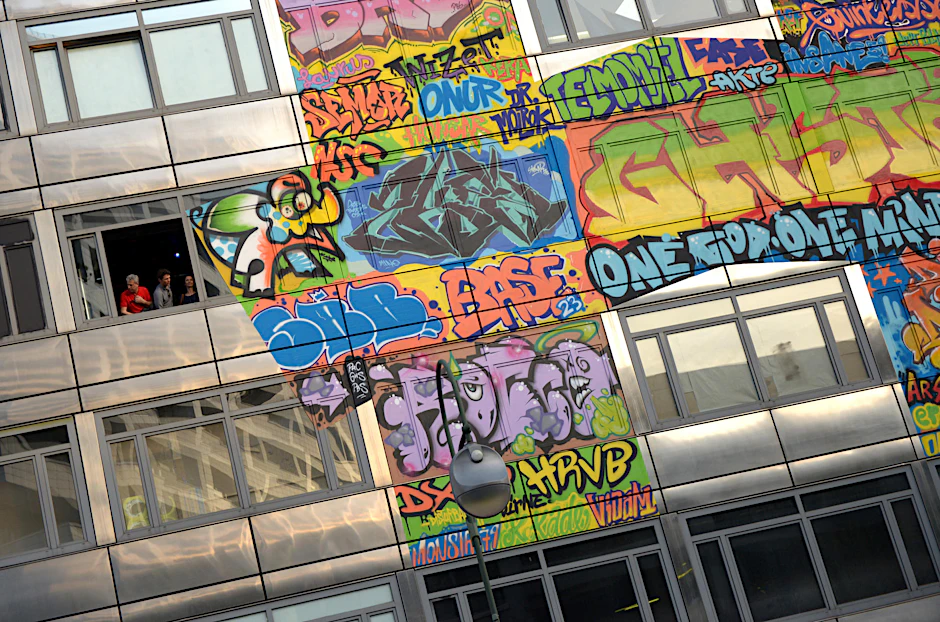 Die Außenfassade des Gebäudes.