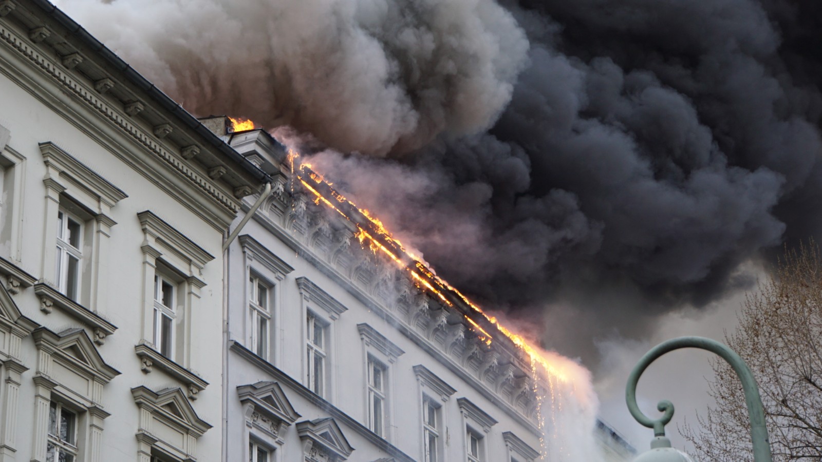 Das Feuer griff auf das Vorderhaus über.