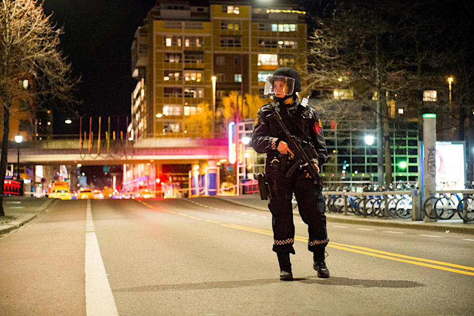 Am 8.April sperrte die Polizei die Innenstadt von Oslo ab, weil ein bombenähnlicher Gegenstand gefunden wurde.