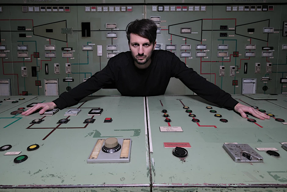 Lutz Leichsenring in der Schaltzentrale des Kraftwerks in Mitte, das einst die Stadt mit Strom versorgte und heute den legendären Techno-Club Tresor beherbergt.