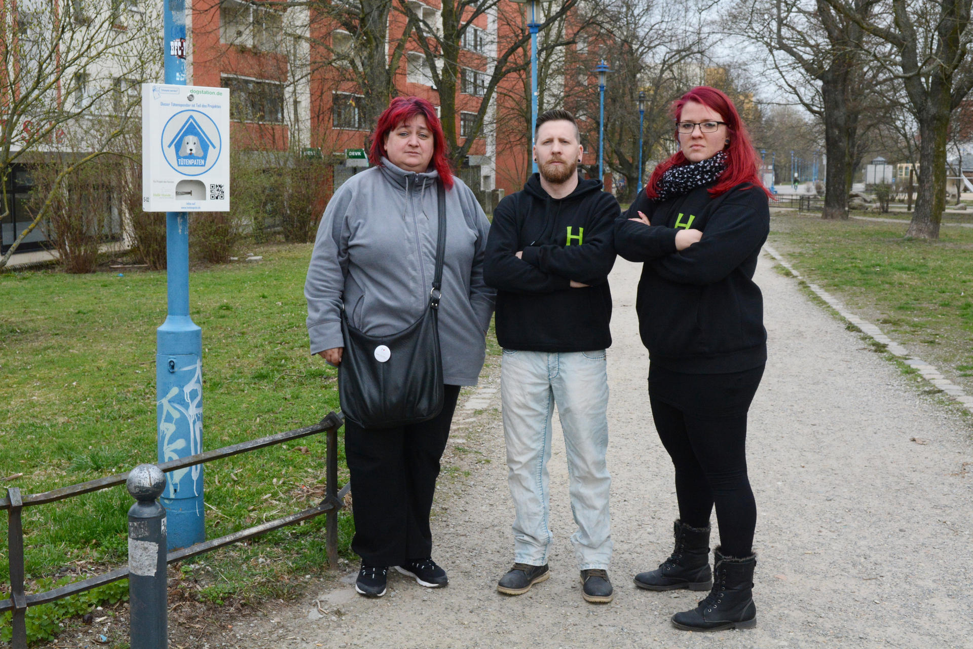 Sind sauer: Ramona Steffin, Marco Schattmann und Melissa Schneider (v.l.) vom Verein Helle Hunde e.V.