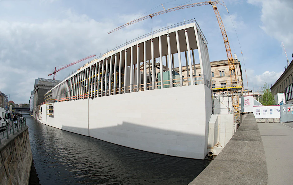 Bauarbeiten am Empfangsgebäude der Museumsinsel.