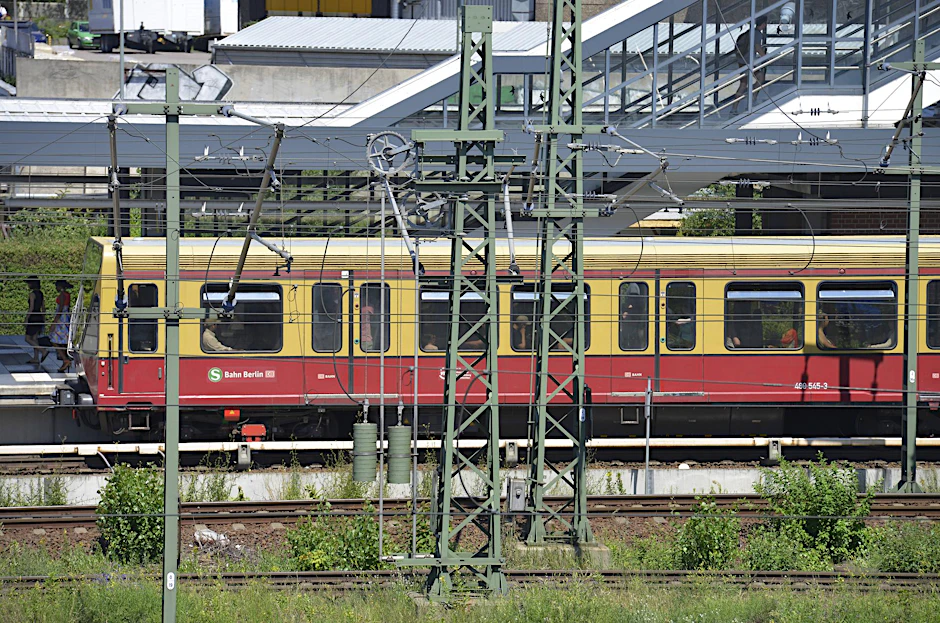 Wer schnell durch Berlin oder ins Umland will, nimmt am besten die S-Bahn.
