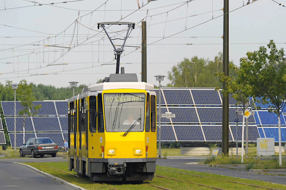 Eine Tatra-Bahn in Adlershof.