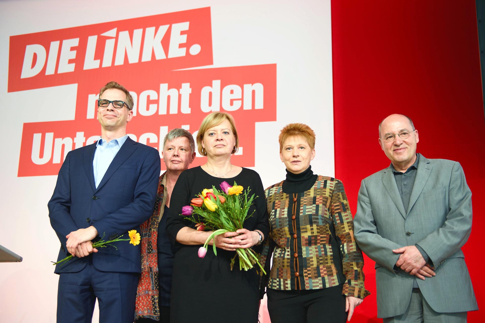 Der gewählten Kandidaten für einen Landeslistenplatz der Partei Die Linke, Stefan Liebich (l-r), die Landesvorsitzende der Partei die Linke, Katina Schubert, die gewählte Kandidatin für einen Landeslistenplatz, Gesine Lötzsch, die Vizepräsidentin des Deutschen Bundestages und gewählte Kandidatin für einen Landeslistenplatz, Petra Pau, und der Vorsitzende der Europäischen Linken, Gregor Gysi. 
