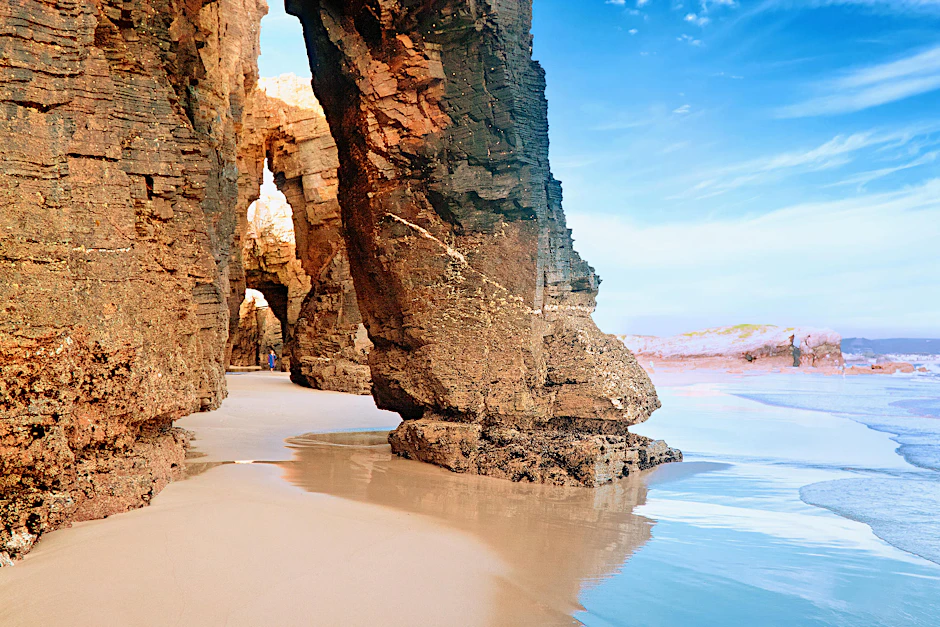 Beeindruckend: Playa de las Catedrales in Galizien im Nordwesten von Spanien.