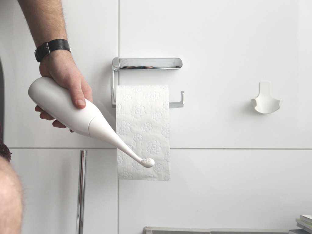 Die HappyPo-Flasche soll dafür sorgen, dass weniger Klopapier verbraucht wird.