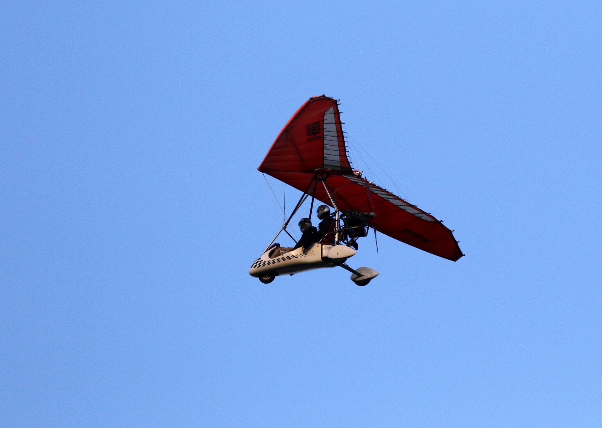 Ultraleichtflugzeug stürzt in Sedlitzer See