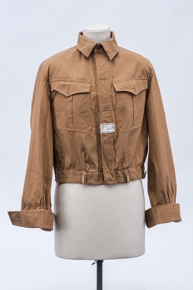 SA-Braunhemd. Offiziell wurde das Kleidungsstück als SA-Diensthemd bezeichnet.