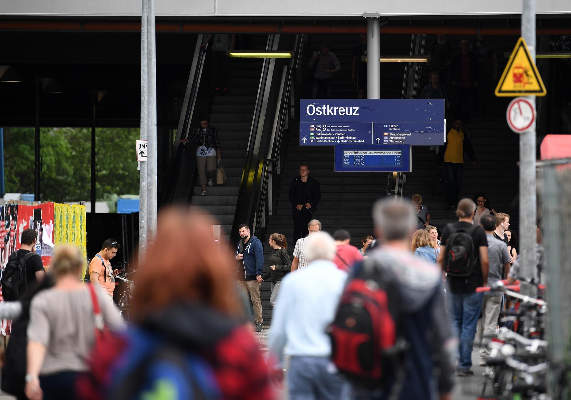 Umbau Bahnhof Ostkreuz: Deutsche Bahn kündigt mehrere Wochen ...