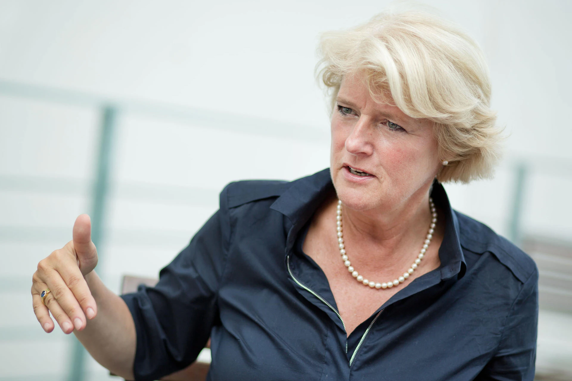 Die ehemalige Kulturstaatsministerin Monika Grütters (CDU) muss um ihr Mandat in Reinickendorf bangen, mit 27,2 Prozent der Erststimmen lag sie nur knapp vor&nbsp;Torsten Einstmann (SPD), der&nbsp;25,8 Prozent der Erststimmen für sich gewinnen konnte.