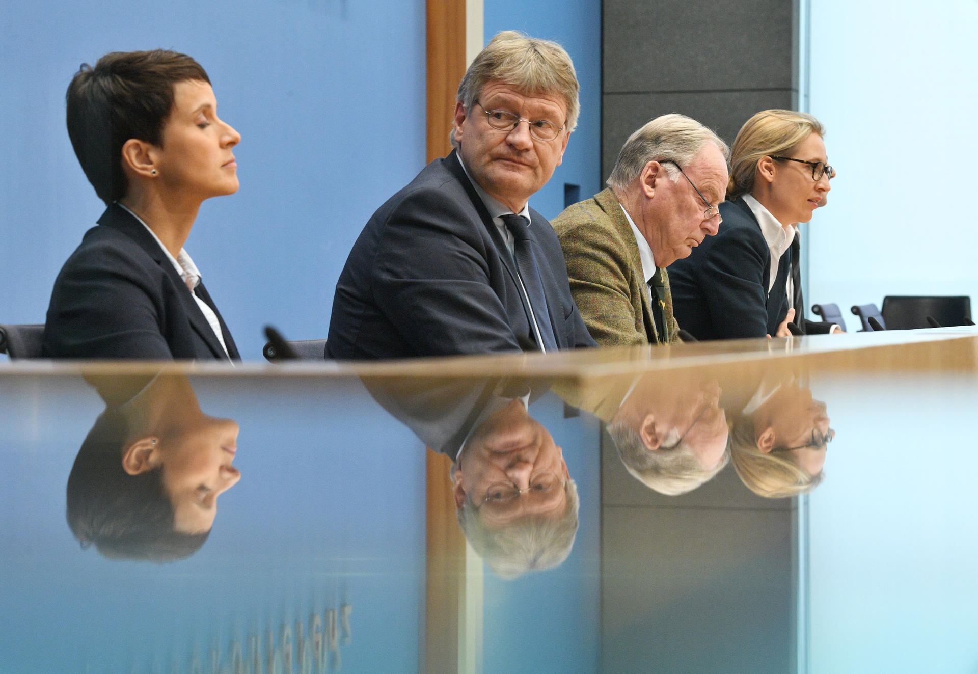 Frauke Petry mit Jörg Meuthen, Alexander Gauland und Alice Weidel bei der Pressekonferenz ihrer Partei nach dem Wahlerfolg.