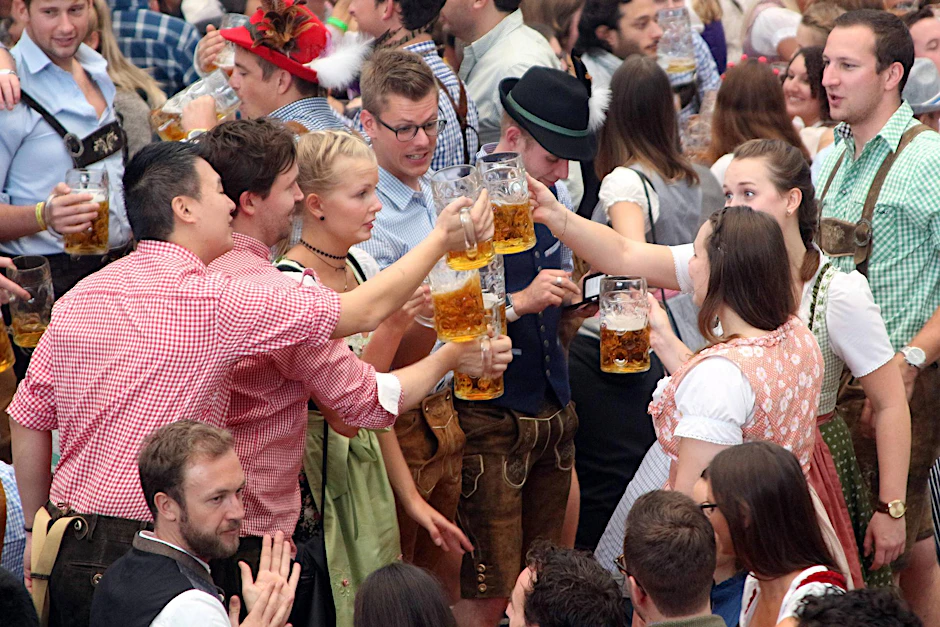 2017 flossen beim Oktoberfest in München 7,5 Millionen Mass Bier.