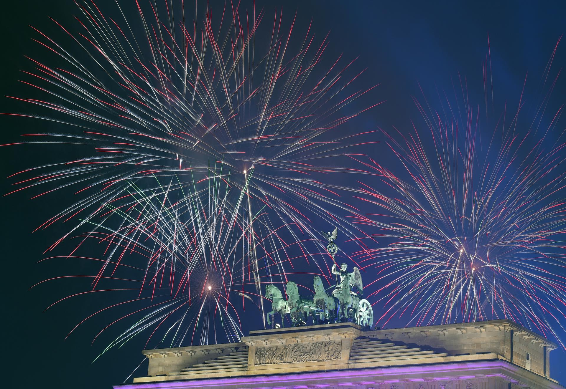 Silvester-Party In Berlin Am Brandenburger Tor: Veranstalter Richten ...