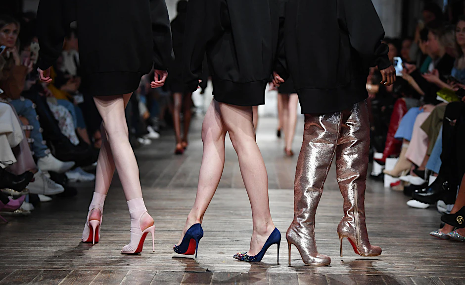 Von außen scheint die Berliner Fashion Week glamourös. Doch sie hat auch andere Seiten.
