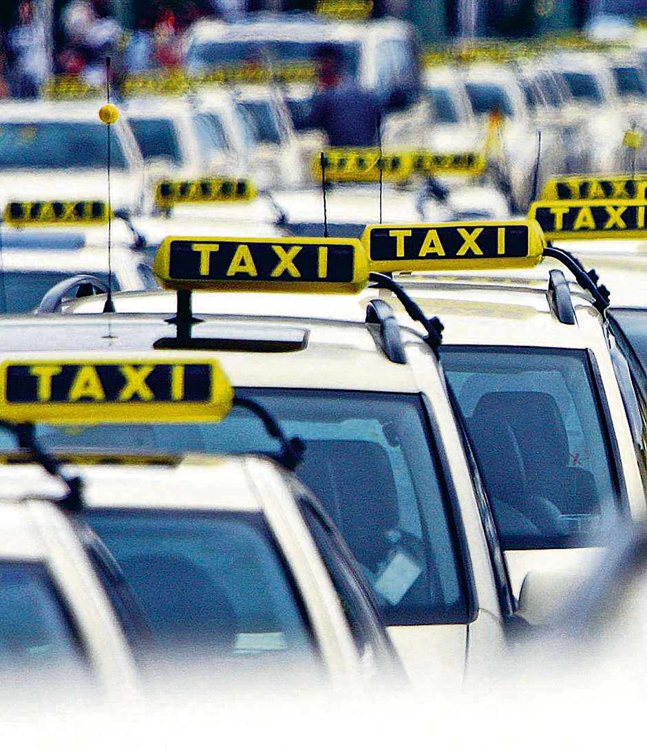Mehr als 8200 Taxis gibt es in Berlin. Zuletzt stiegen die Preise Ende Juni 2015. 