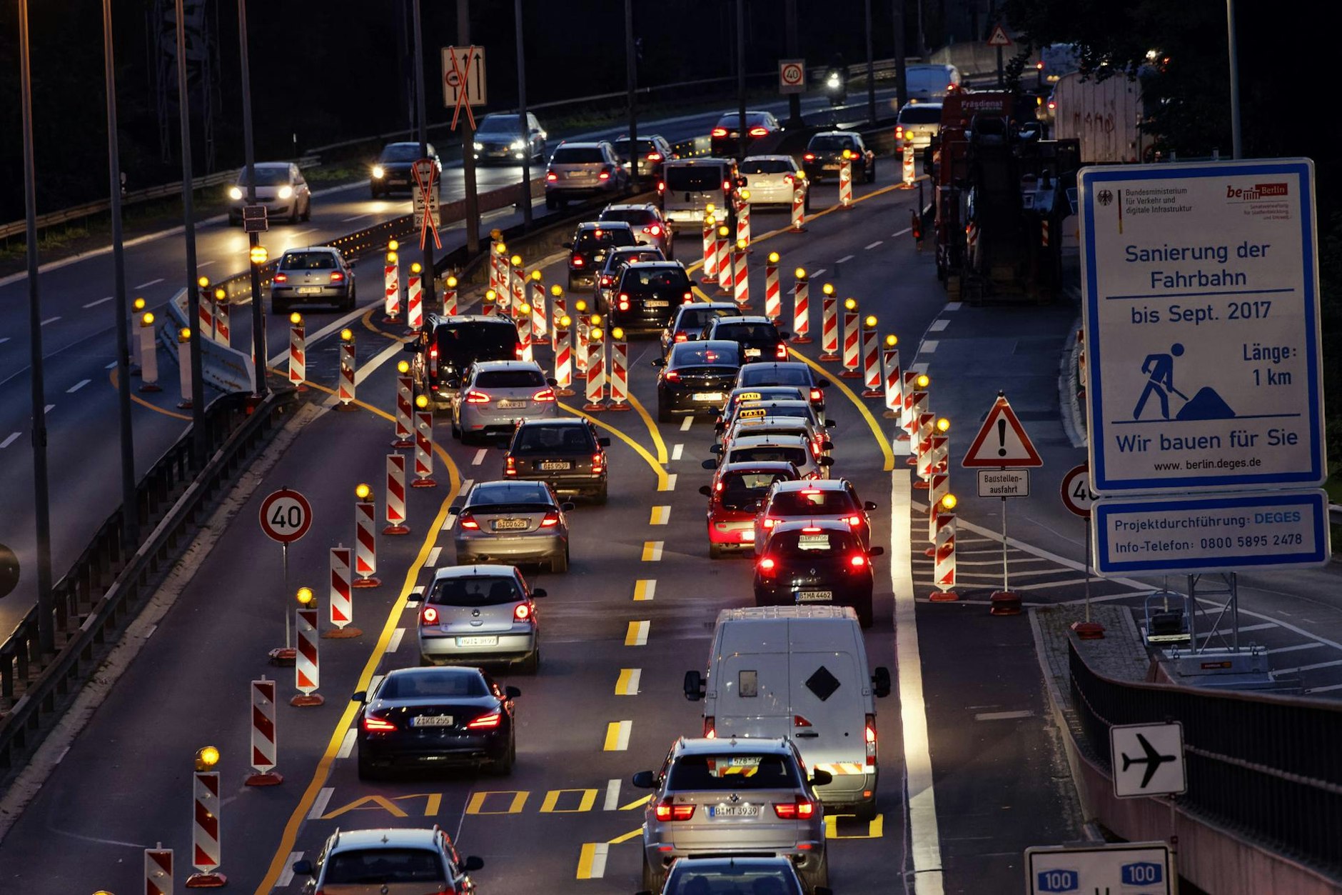 Am Freitag kommt es sowohl bei der Berliner S-Bahn als auch auf den Straßen zu Verkehrseinschränkungen.