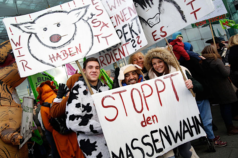 Demonstration von Landwirten, Umweltschutz- und Tierschutzverbänden gegen die Agrarpolitik der Bundesregierung im Regierungsviertel am 20.01.2017.