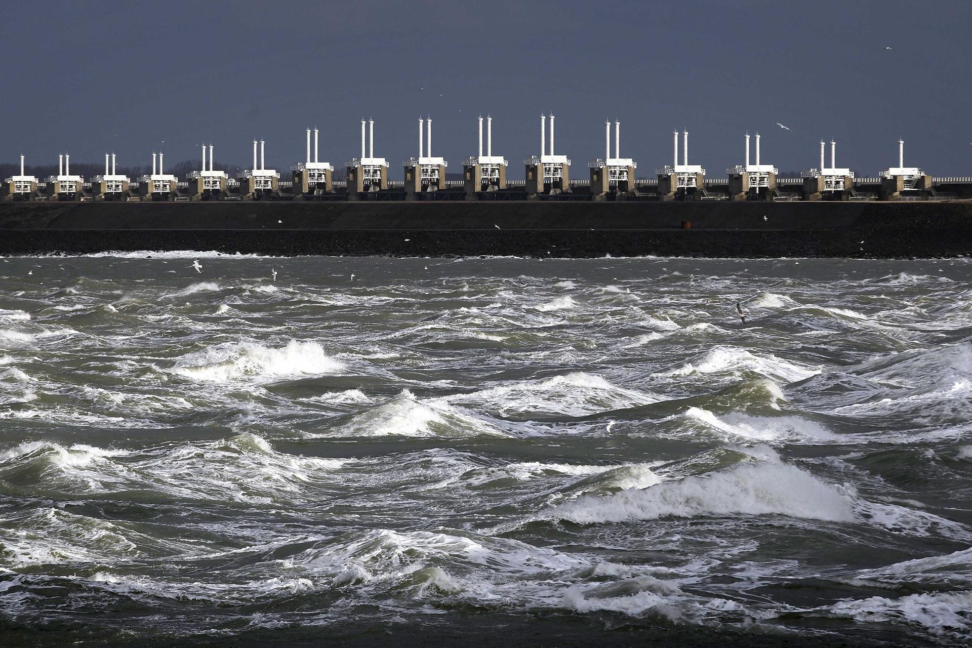 Die Sturmflutwehre «Oosterscheldekering» in Neeltje Jans (Niederlande) in der südwestlichen Provinz Zeeland.