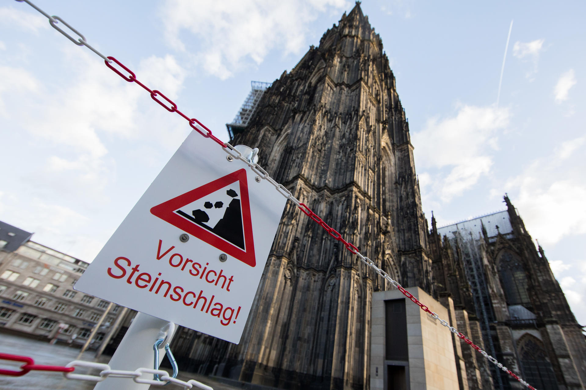 Der Kölner Dom wurde aus Sicherheitsgründen abgesperrt. 