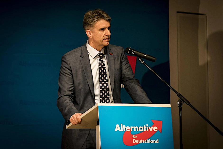 Als möglicher Kandidat für den Vorsitz wurde der AfD-Abgeordnete Marc Jongen ins Gespräch gebracht. 