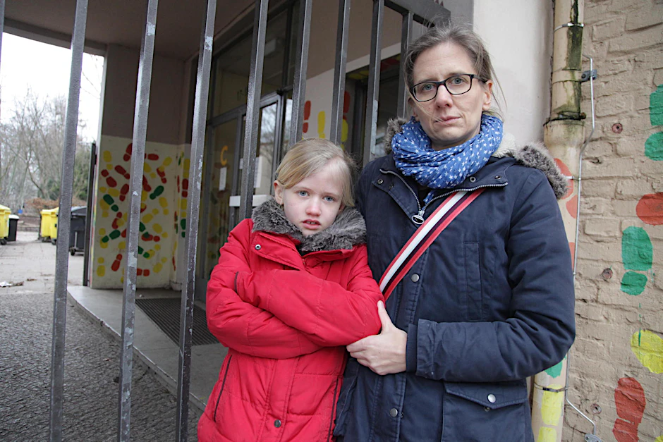 Die kleine Helen und ihre Mutter.