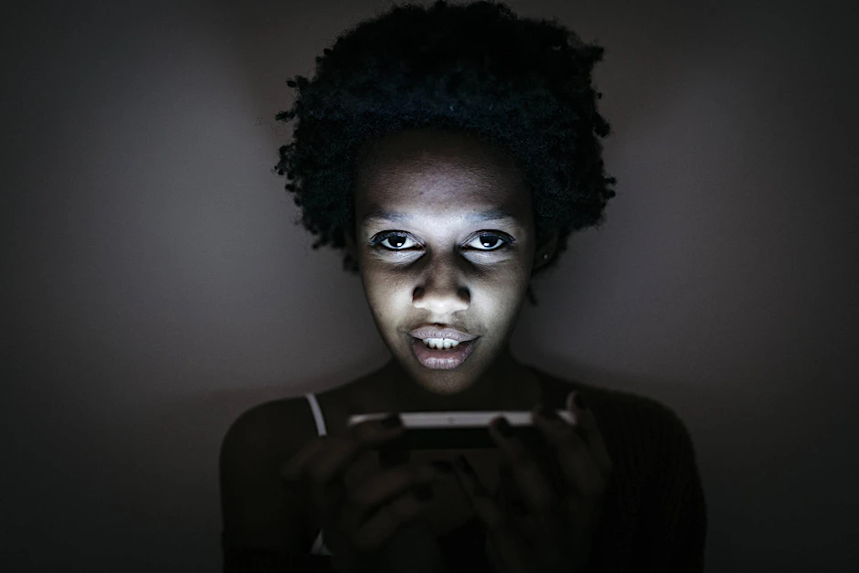 Gerade in Ghana gibt es ein großes Interesse an digitalen Themen. Warum? Weil die Bevölkerung in dem afrikanischen Land deutlich jünger ist als in Deutschland.