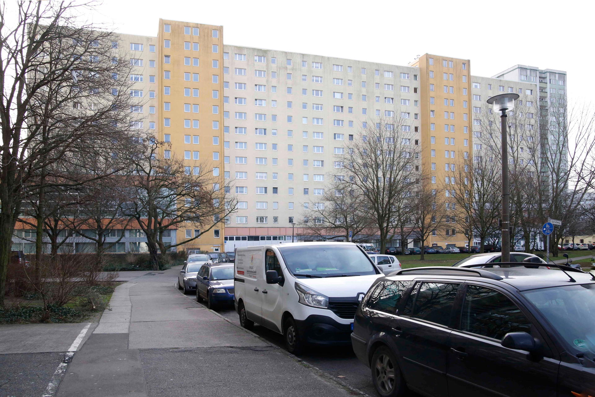 In dem Block an der Erich-Kurz-Straße fällt viel Altpapier an, auch, weil dort Geschäfte beheimatet sind.