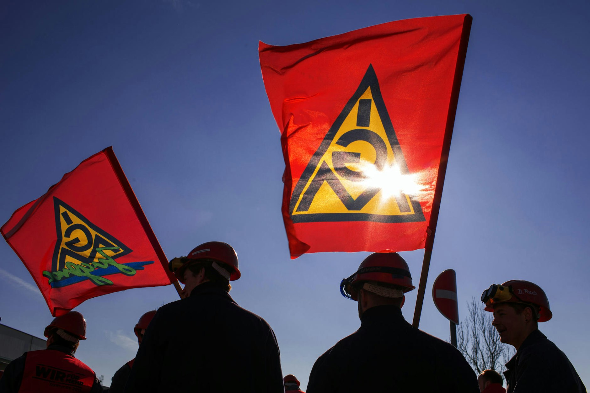 Bei Tesla in Grünheide laufen von diesem Montag an Betriebsratswahlen. Die IG Metall hofft, mit ihren Kandidaten die Mehrheit der Stimmen zu bekommen.