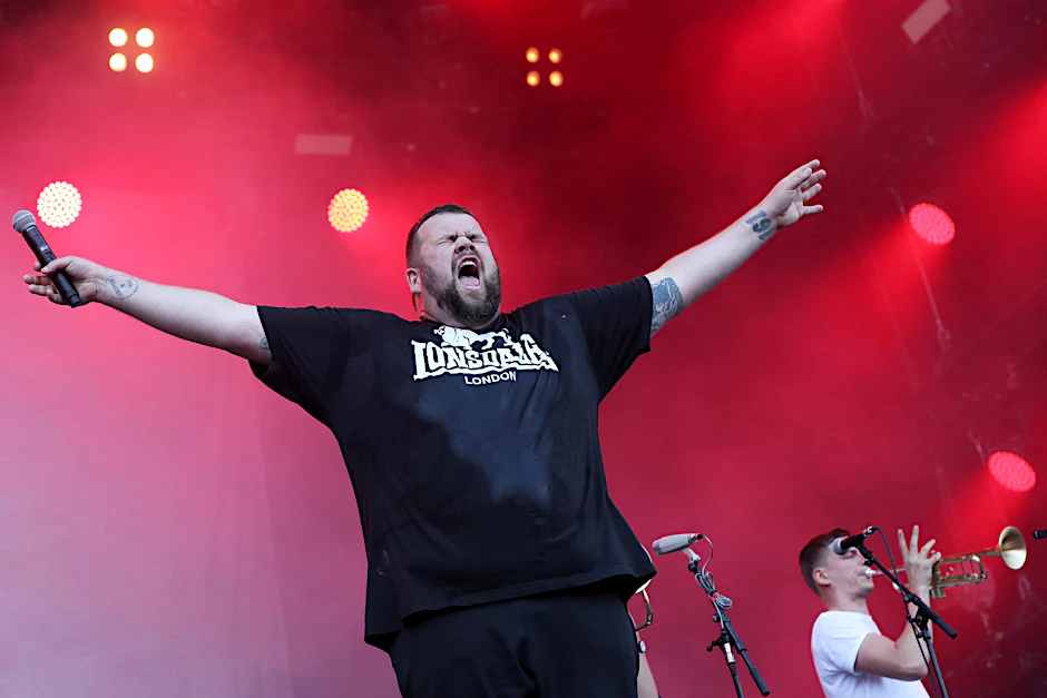 Jan "Monchi" Gorkow, Sänger der deutschen Punkband "Feine Sahne Fischfilet".