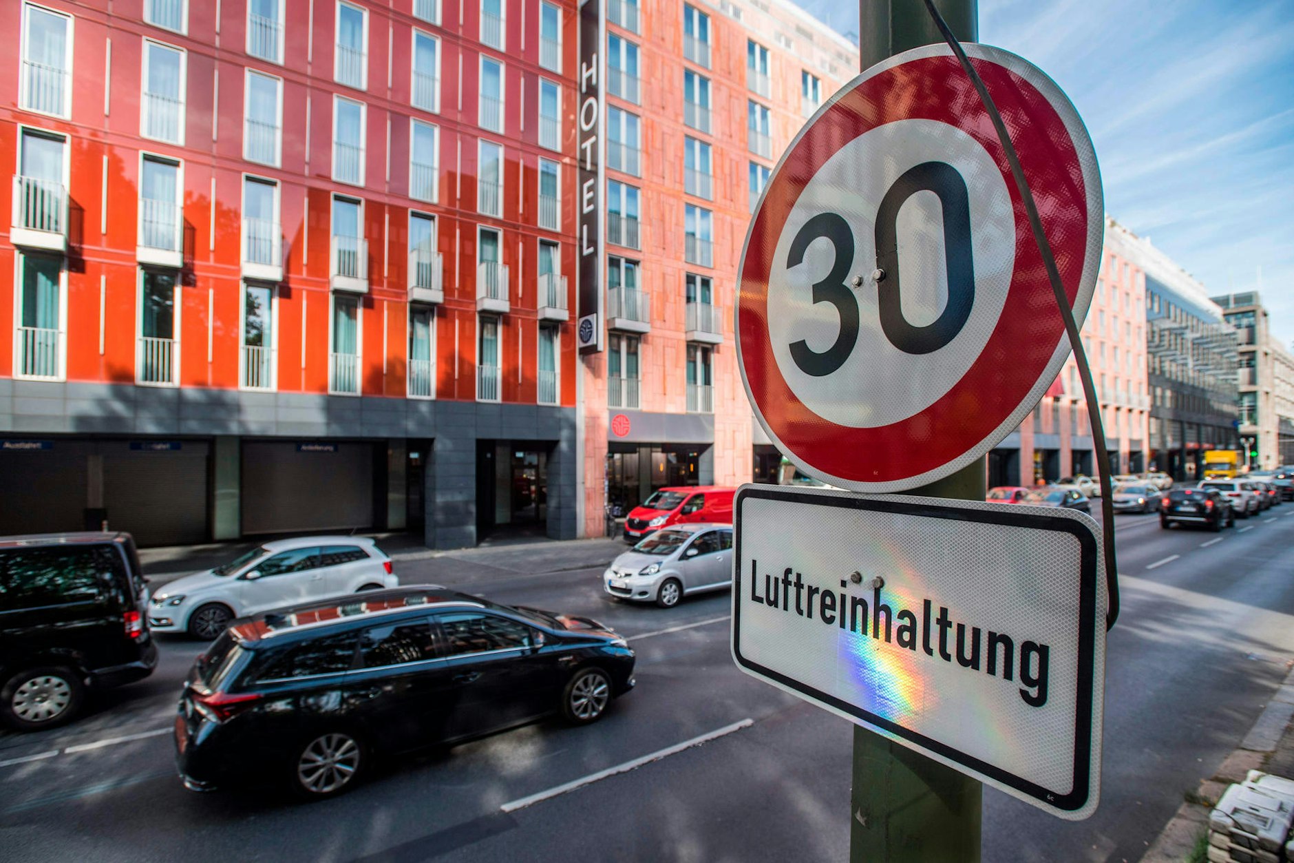 In mehr als 20 Straßen werden Tempo 30-Regelungen teilweise wieder aufgehoben.
