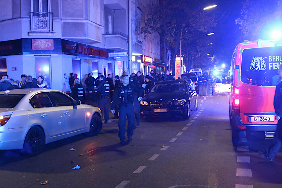 Berlin-Gesundbrunnen, 27. Oktober 2018: Bei einer Schießerei vor einem Café in der Prinzenallee stirbt eine Frau. 