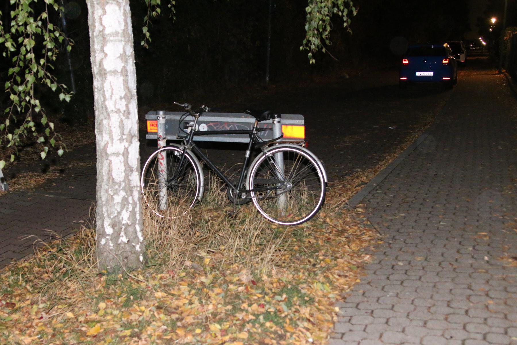Der Angreifer war gerade dabei, ein Fahrrad zu stehlen.
