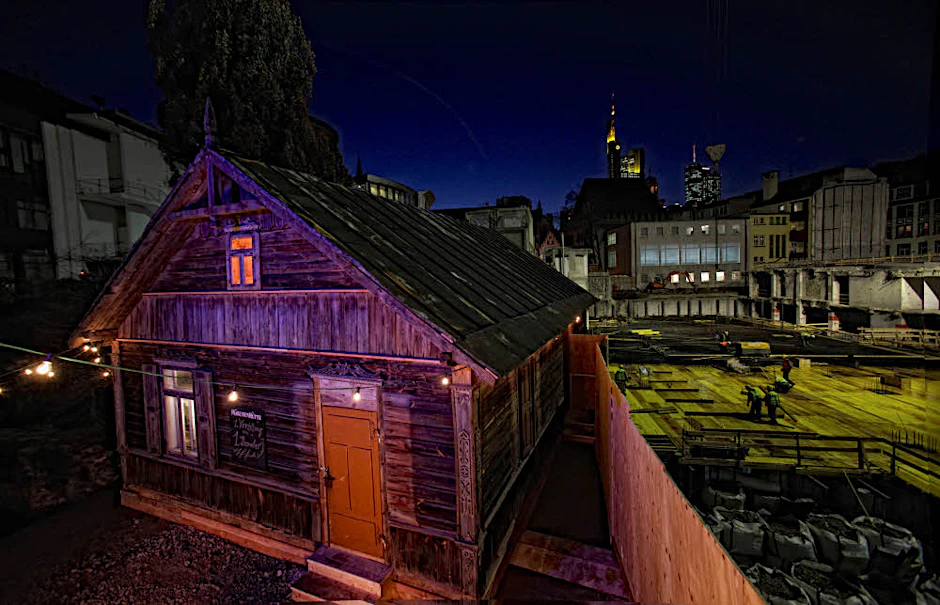 Geschichten in der Holzhütte: Das Monbijoutheater führt jetzt Märchen auf.