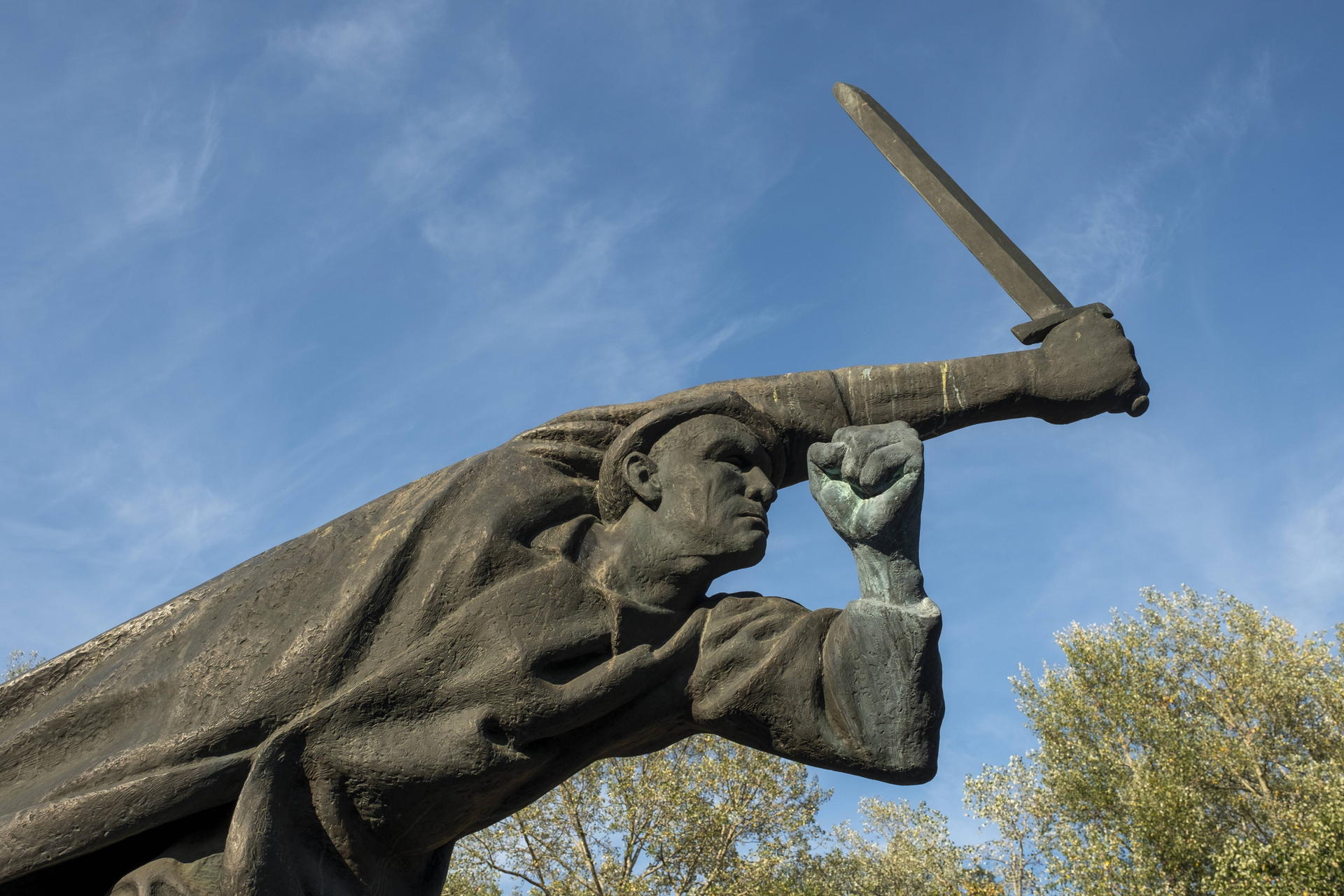 DDR-Denkmäler im Volkspark Friedrichshain: Der „Spanienkämpfer“ steht für die Interbrigadisten im Spanischen Bürgerkrieg.