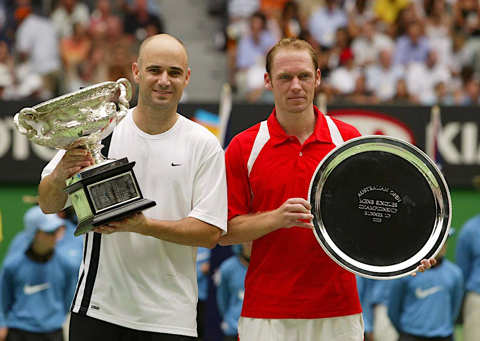 Fototermin: Rainer Schüttler mit Andre Agassi nach dem Finale der Australian Open 2003.