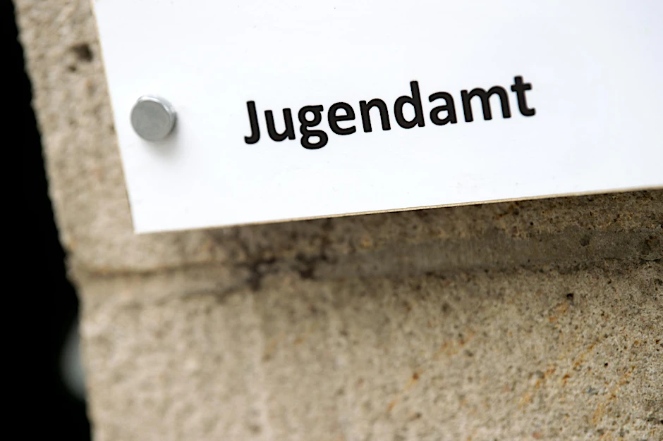 Die Zahl der unbesetzten Stellen in den Jugendämtern konnte verringert werden, 120 Stellen sind noch offen.