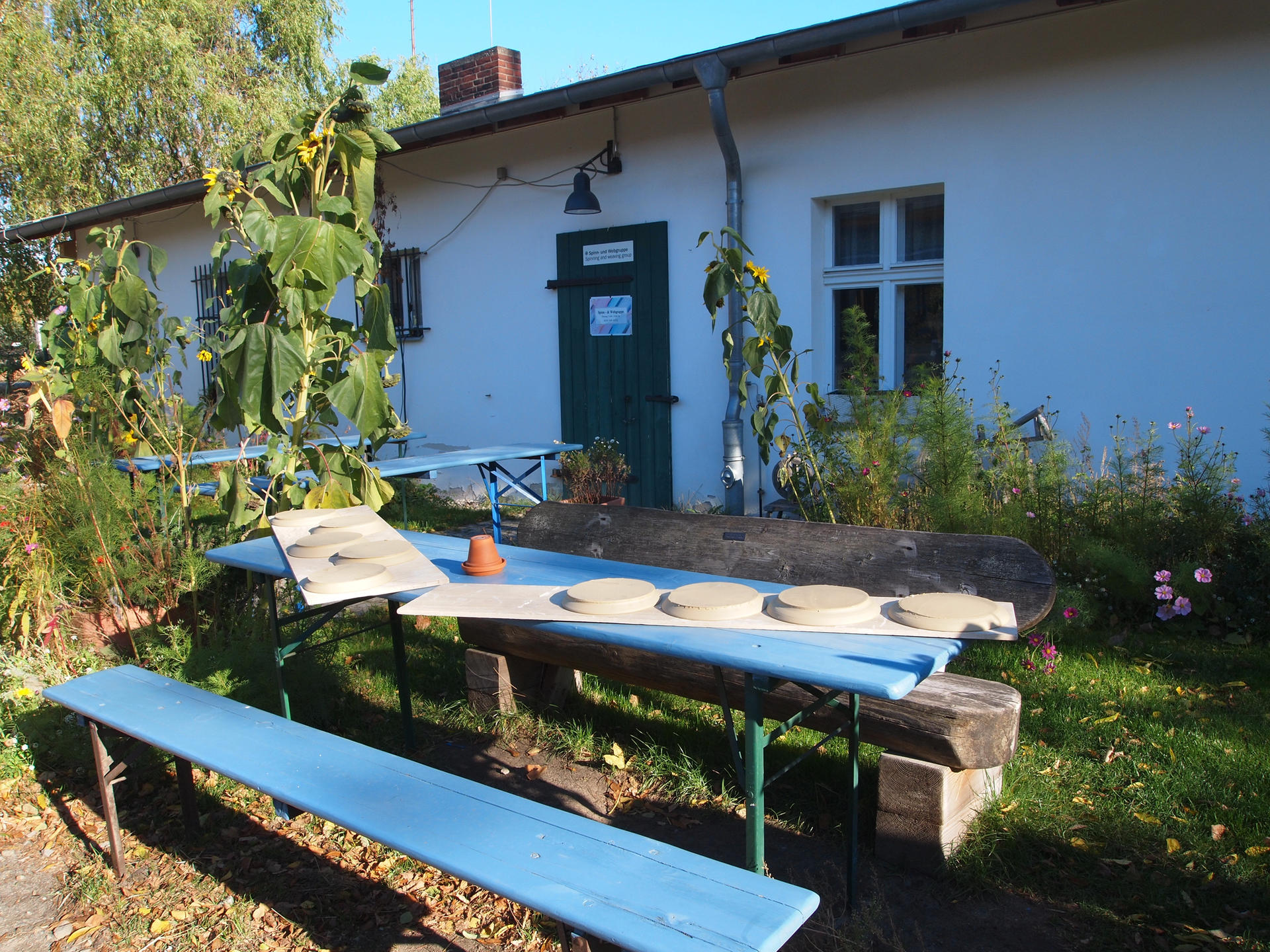 Töpferware in der Novembersonne.