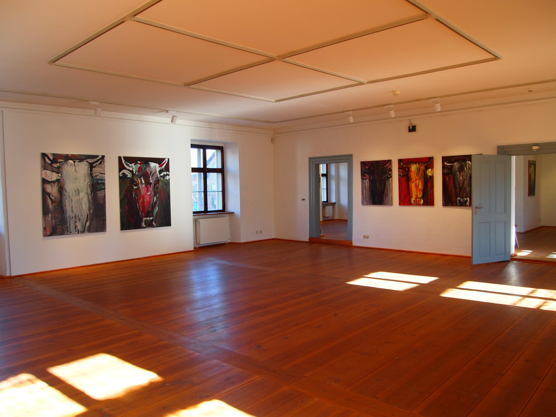 Um die Kuh geht es in der Ausstellung der Zehlendorfer Künstlerin Theresa Beitl. 