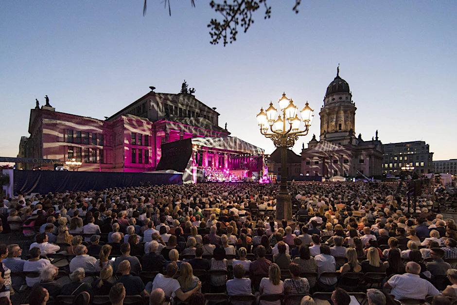 Open Air vor dem Konzerthaus auf dem Berliner Gendarmenmarkt.
