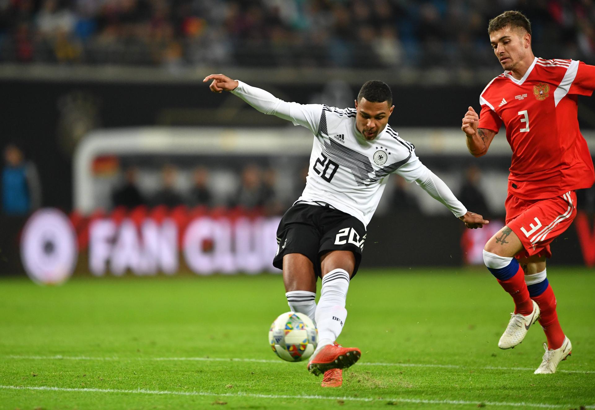 Nach herrlichem Pass von Kai Havertz erzielte Serge Gnabry (l.) den Endstand.