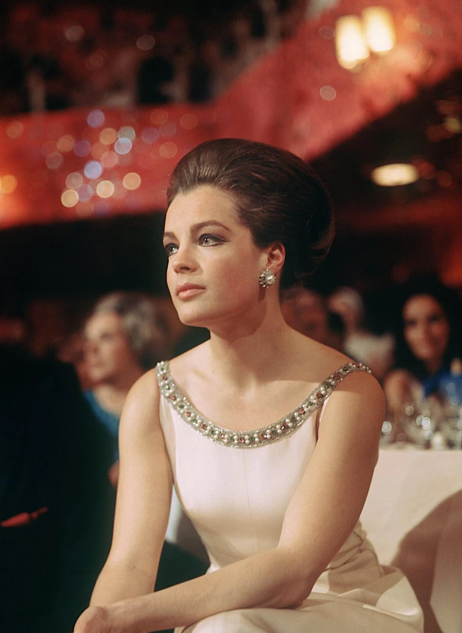 Die undatierte Aufnahme zeigt die österreichische Schauspielerin Romy Schneider, die in den „Sissi“-Filmen groß aufspielte.