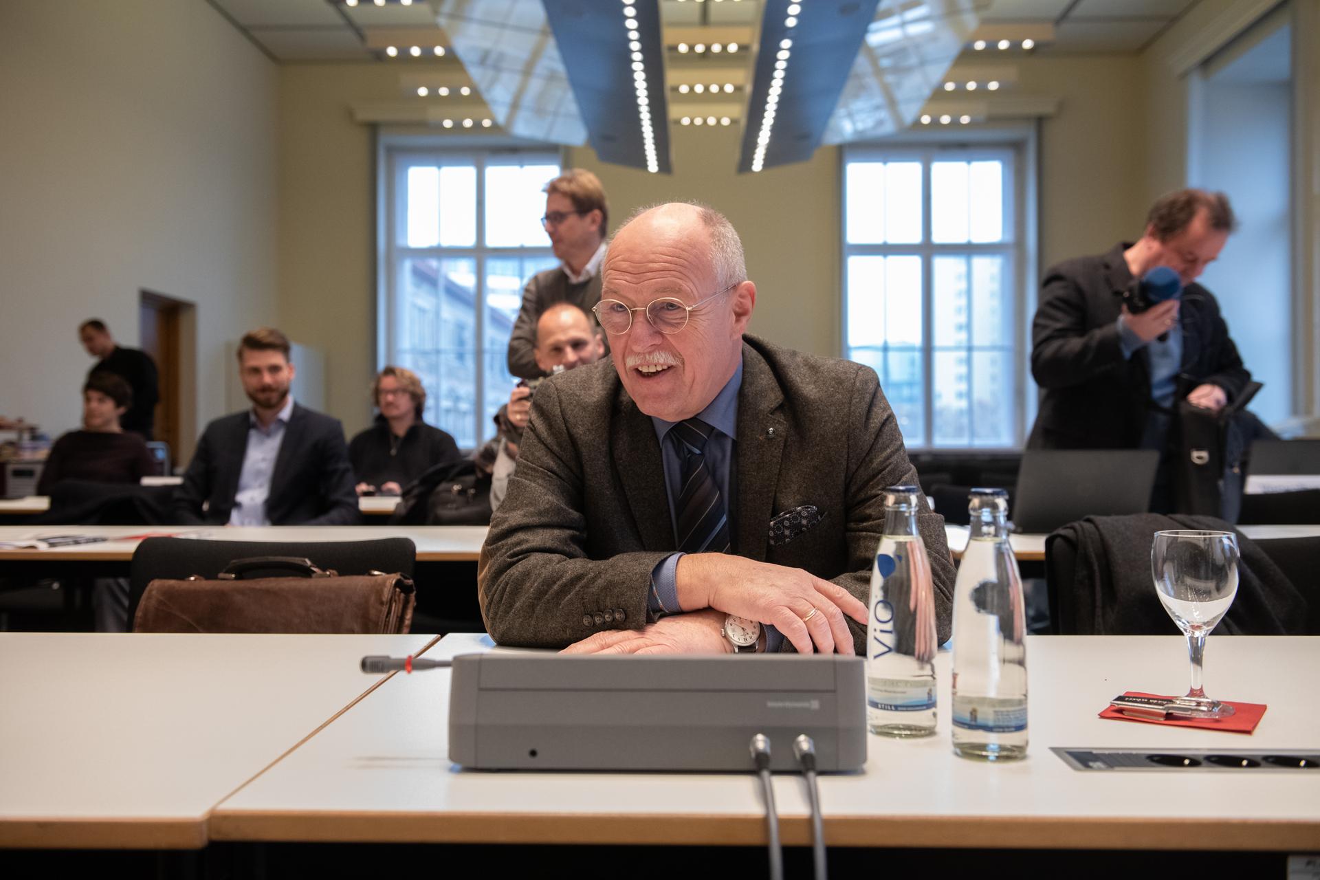Der ehemalige Technikchef am BER-Flughafen, Horst Amann, bei der Sitzung des BER-Untersuchungsausschusses im Abgeordnetenhaus.
