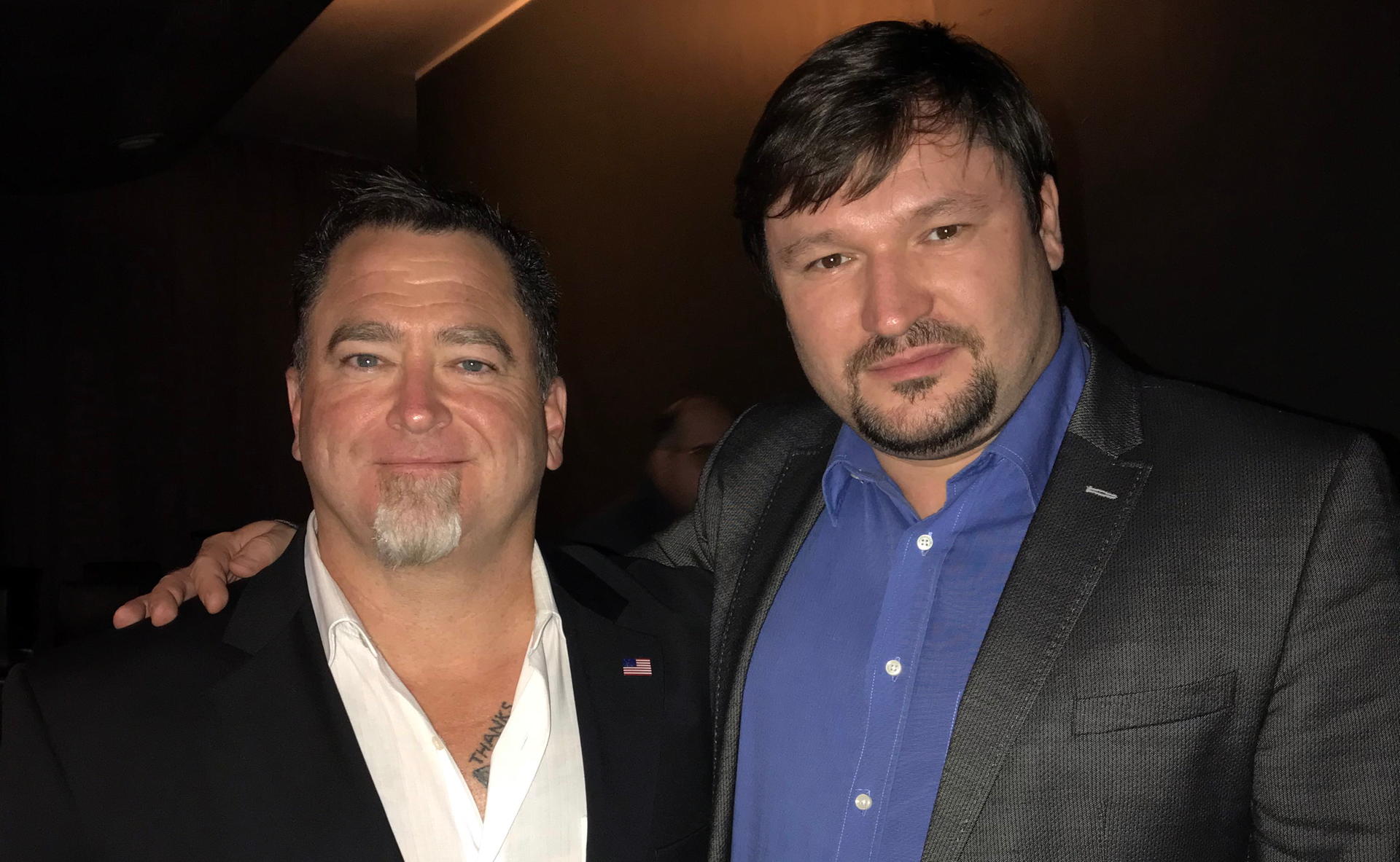 Robert Fleischer (r.) mit dem ehemaligen Leiter des UFO-Forschungsprojekts im Pentagon, Luis Elizondo.