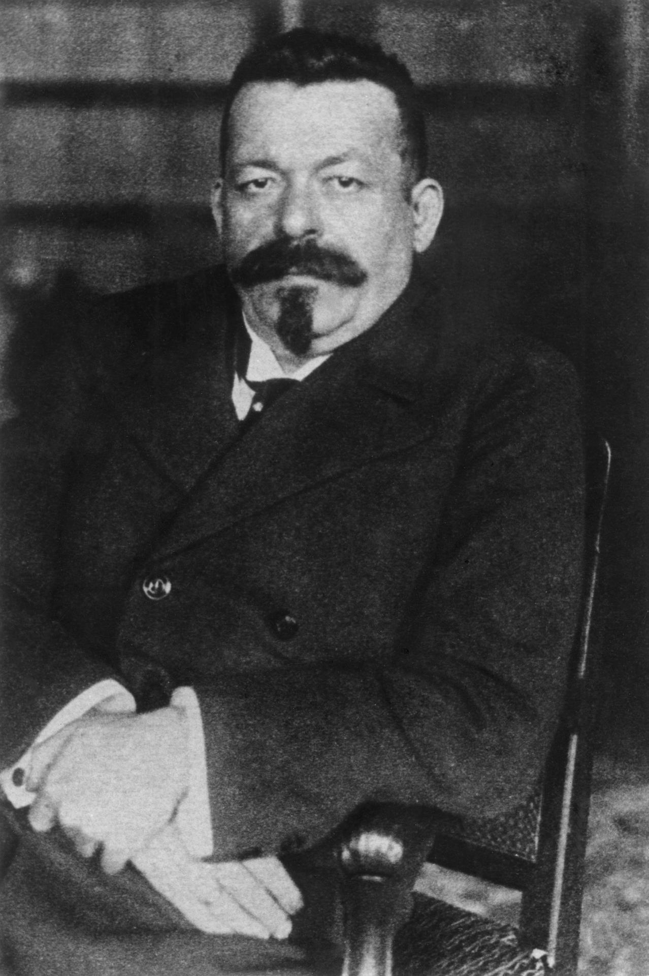 Der SPD-Vorsitzende Friedrich Ebert wird von Reichskanzler Max von Baden zu dessen Nachfolger ernannt.