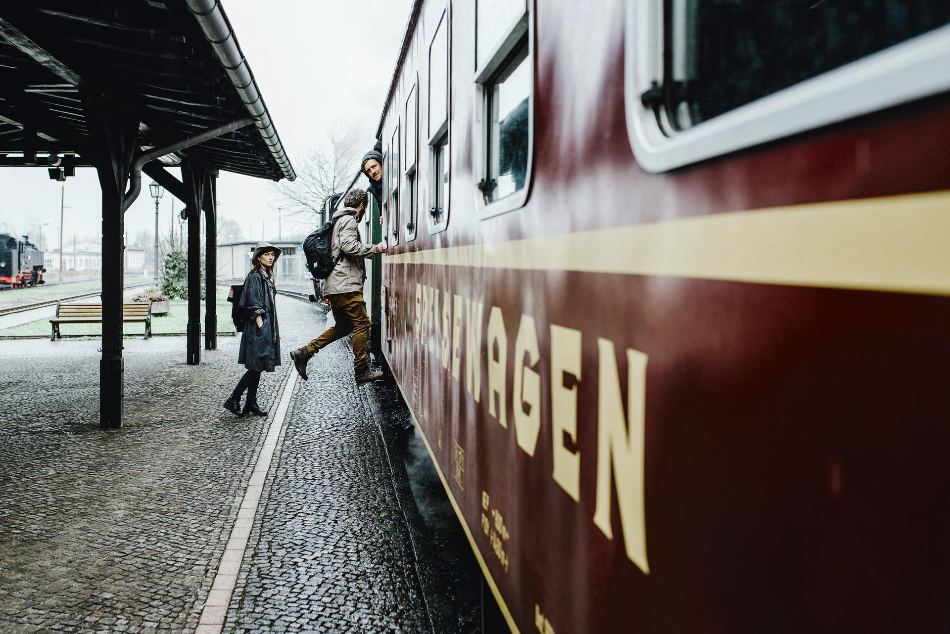 Genau wie früher: Mit der Schmalspurbahn kann man entschleunigt und nostalgisch zugleich zwischen den Kurorten Jonsdorf und Oybin pendeln.