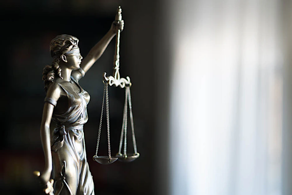 Unausgewogen: Der Gehaltsunterschied zwischen Juristen im Staatsdienst und ihren Kollegen in Kanzleien und Firmen wird immer größer.