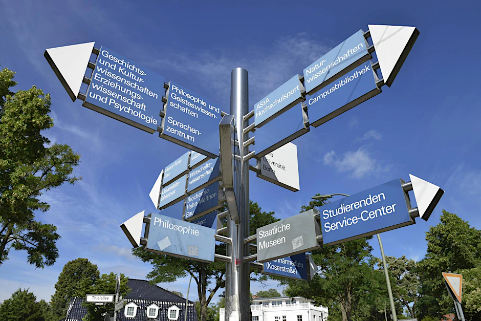 Beteiligt sind die Freie Universität (FU), die Humboldt-Universität (HU), die Technische Universität (TU) und die Charité-Universitätsmedizin.