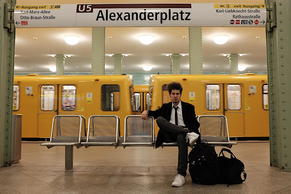 Thomas Krüger am „Tatort“ im U-Bahnhof Alexanderplatz.